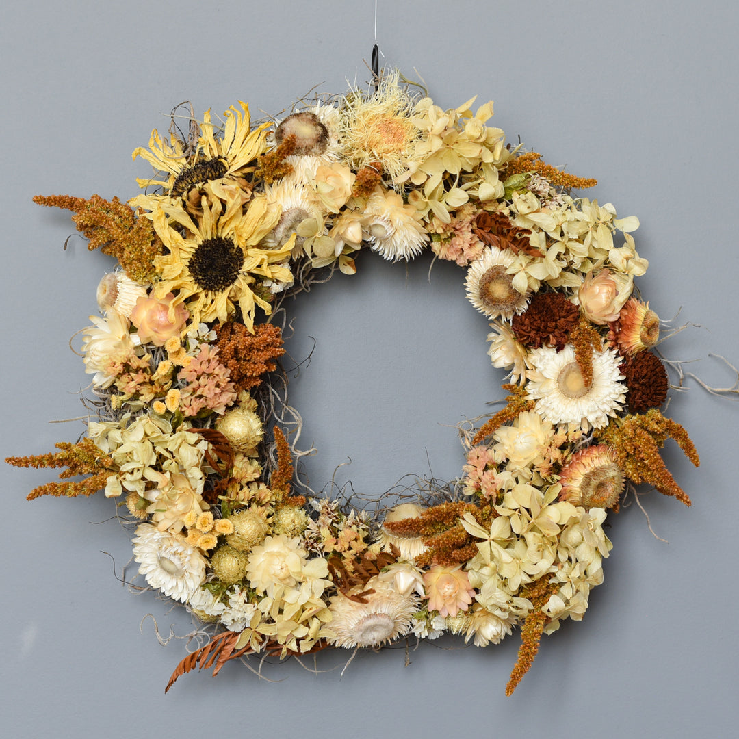 Neutral Everlasting Wreath