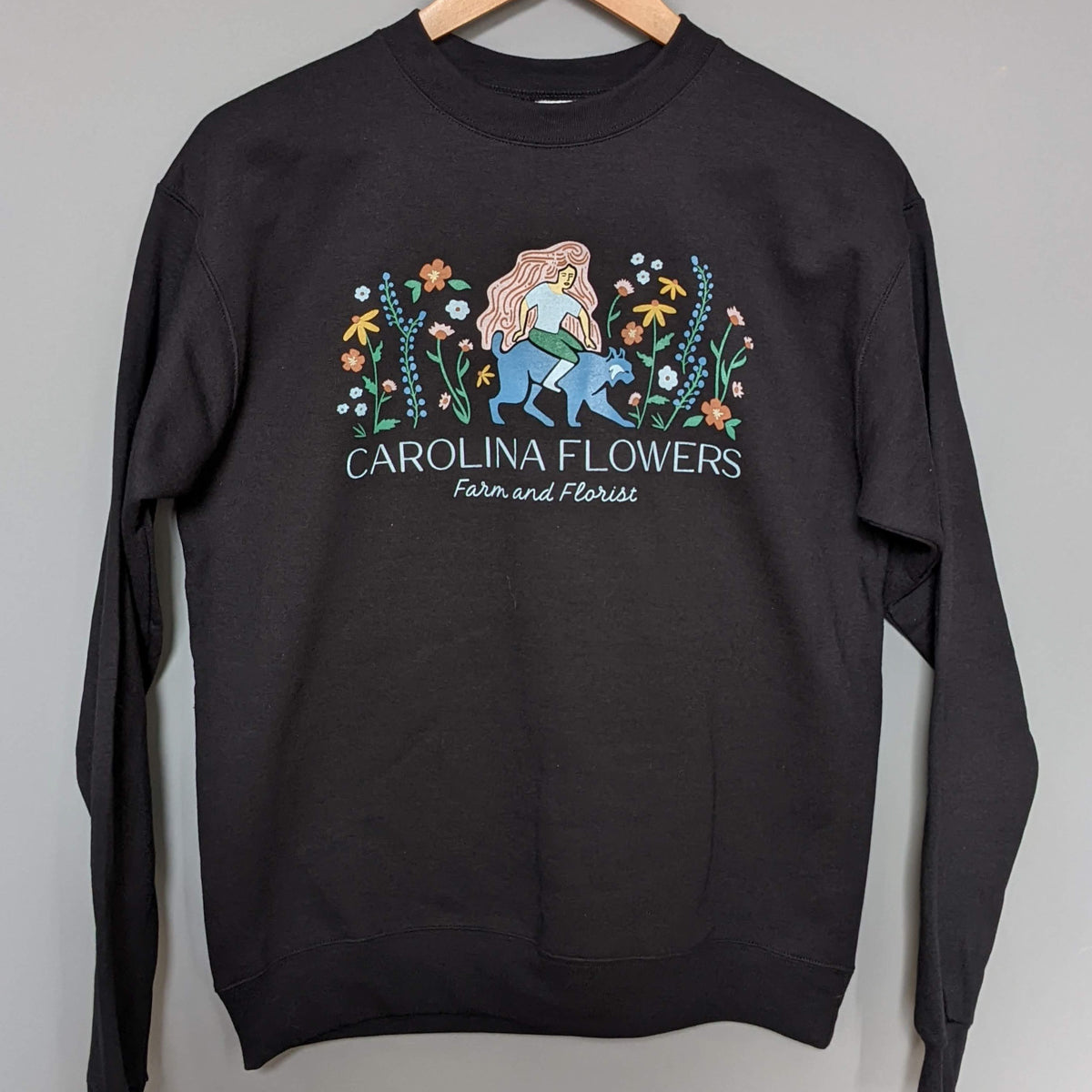 Sweatshirt in Black with Carolina Flowers Logo