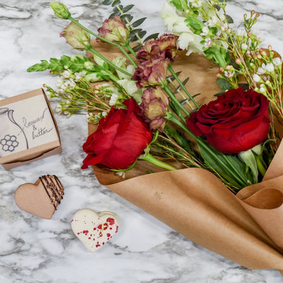 The Perfect Partnership: Flowers & Macarons